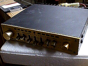 150 Watt Graphic Equalizer Amp SQ-150G b.JPG (34446 bytes)