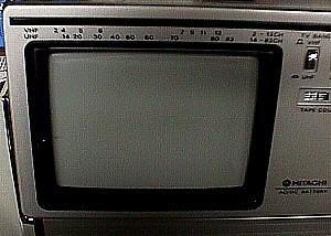 Hitachi K-2300 TV with Digital Quartz Clock a.JPG (27037 bytes)