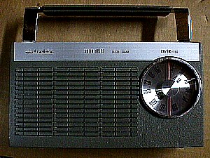 Juliette FPR 1240 Portable Radio a.JPG (37370 bytes)