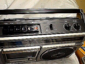 Panasonic 1440 AM-FM Cassette Radio a.JPG (41741 bytes)