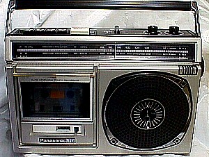 Panasonic 1440 AM-FM Cassette Radio b.JPG (39519 bytes)