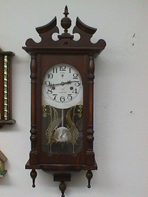 Clock 1.JPG (29014 bytes)