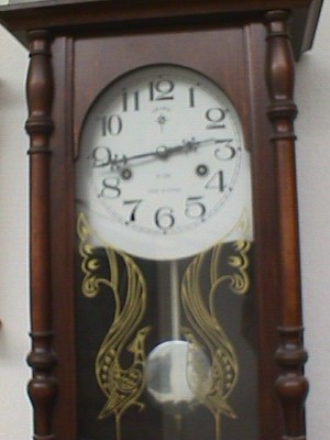 Clock 1a.JPG (27206 bytes)