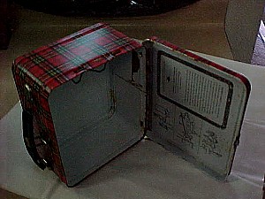 plaid lunchbox 1 open.JPG (25510 bytes)